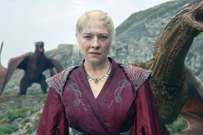 La serie narra la Danza de los Dragones, la guerra civil que fracturó a la familia gobernante de Westeros, los Targaryan.