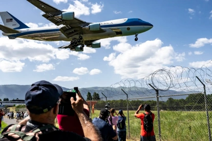 El Air Force One, en el que viaja el presidente de EE.UU., Donald Trump, aterriza en el aeropuerto de Ginebra para la cumbre del G7 de Evian, en Ginebra (Suiza), el 15 de junio de 2026.