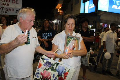 Ciudadanos extranjeros y nativos efectuaron un homenaje póstumo a la activista fallecida Monika Silva