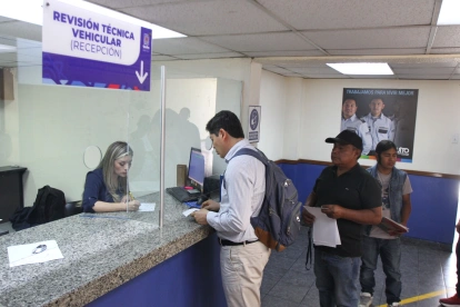 La revisión busca que los automotores cumplan con las condiciones mínimas de seguridad y funcionamiento para circular.