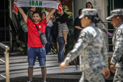 El estratega de Irán calificó a su plantel como el más maltratado del torneo tras empatar ante Nueva Zelanda