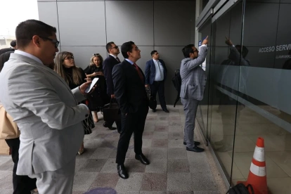Los abogados del asambleísta Raúl Chávez, de la esposa de Álvarez y otros procesados llegaron al Complejo Judicial Norte, en Quito.