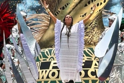 Lila Downs con una creación Joss Ramírez