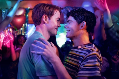 La película retoma la historia tras el final de la tercera temporada, cuando Nick y Charlie consolidaron su relación.