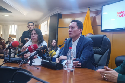 En la Alcaldía de Cuenca existe incertidumbre sobre la transición de autoridades tras la suspensión de Cristian Zamora por una sentencia por violencia política de género.