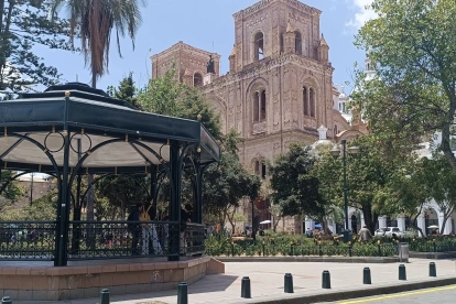 Calidad de vida es caminar por una ciudad diseñada para personas, con espacios seguros, transporte público eficiente y accesible, y parques integrados al entorno urbano.