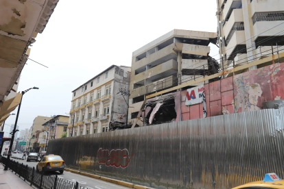 Edificio Santiago Noziglia. Por su cercanía con el Multicomercio sufrió daños en su estructura, la cual quedó resentida.