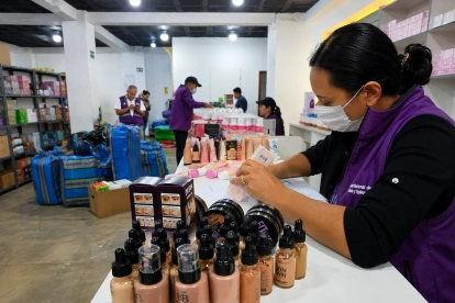 Referencia. Arcsa decomisó 683 productos sin registro sanitario durante operativos realizados en cuatro locales del sector Martha Bucaram, en el sur de Quito.