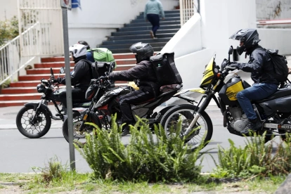 La inseguridad reaviva el debate sobre los controles sobre miles de 'deliverys' que circulan en Quito.
