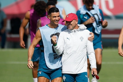 Mundial 2026: Cristiano Ronaldo (izq.) y Portugal se estrenan en la Copa este 17 de junio.
