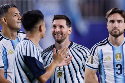 La batalla por el récord goleador encendió el Mundial 2026 con festejos de Mbappé y Messi