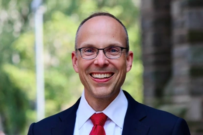 John Smagula destacó la importancia de formar abogados con dominio del inglés jurídico, visión global y las competencias necesarias para desenvolverse en entornos legales internacionales.