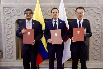 El ministro de Producción, Comercio Exterior e Inversiones, Luis Alberto Jaramillo, y el embajador del Japón en Ecuador, Horiuchi Toshihiko, suscribieron el memorando.