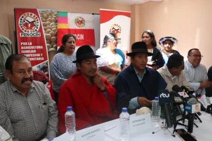 Dirigentes sociales y sindicales anunciaron acciones para impulsar una iniciativa constitucional contra el Gobierno.