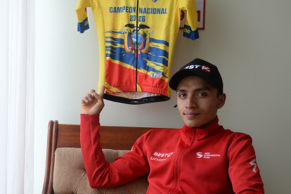 El ciclista Kevin Navas se quedó con el título nacional de ruta, superando a ciclistas más experimentados como Jhonatan Narváez, Jonathan Caicedo y Byron Guamá, entre otros