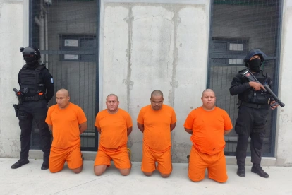 Alias Sampayo y tres policías ingresan a cárcel de máxima seguridad en Santa Elena.