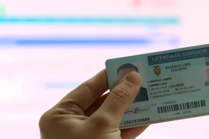Licencia de conducir ecuatoriana, documento cuya vigencia es obligatoria para evitar sanciones desde el 1 de julio de 2026.