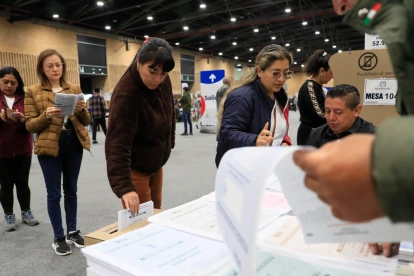 Fotografía de archivo, tomada el pasado 8 de marzo, durante las elecciones primarias de partidos en Colombia, en Bogotá (Colombia).
