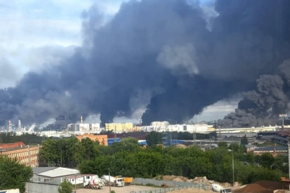 La refinería de Kapotnia, al sureste de la capital rusa, se incendió en las últimas horas debido a un ataque masivo de drones ucranianos contra Moscú.