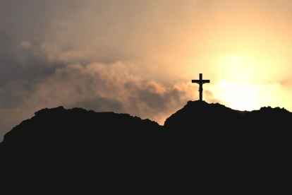 Con la consolidación del cristianismo como religión imperial bajo Constantino, se habría iniciado un ciclo de larga duración para nuestras instituciones, cuyo soporte fue siempre una forma de fe compartida, que hoy menos gente comparte.