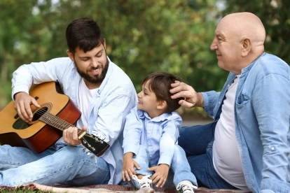 Un momento familiar con música y cercanía en la celebración del Día del Padre.