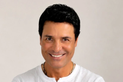 Imagen publicada por Chayanne en su cuenta de X, mientras sus seguidores lo celebran como “papá” con memes creados por IA.