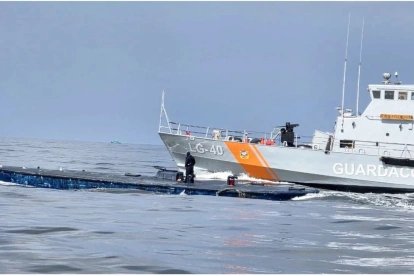 Incautan semisumergible a 140 millas de Ecuador; investigan vínculo con actividades ilícitas.