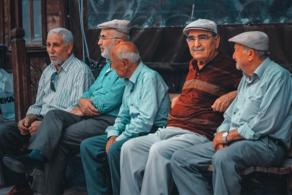 Referencial. Adultos mayores reciben atención prioritaria en programas sociales del Gobierno.