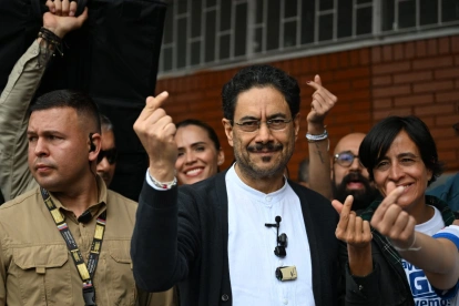 Iván Cepeda acudió a sufragar la mañana de este 21 de junio.