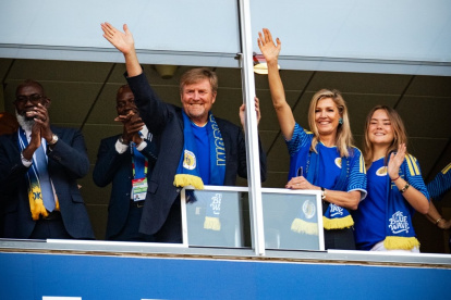 Los reyes de Países Bajos Guillermo Alejandro y Máxima alentaron a Curazao en el duelo ante Ecuador.