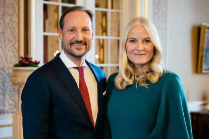 Mette-Marit afronta una nueva etapa marcada por la recuperación médica y la situación judicial de su hijo mayor. Junto a su esposo, Haakon.