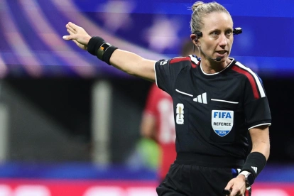 Tori Penso, árbitra estadounidense del Mundial 2026. Estará en el Alemania vs. Ecuador.