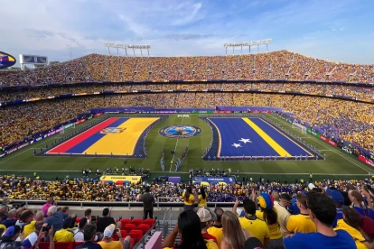Miles de ecuatorianos llegaron a Kansas City para apoyar a la Tri ante Curazao.