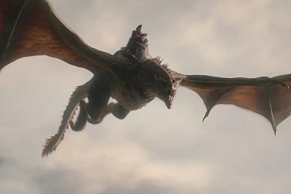 La batalla naval, la caída de Jacaerys Velaryon y la polémica escena entre Aemond Targaryen y Alicent Hightower marcaron un inicio explosivo.