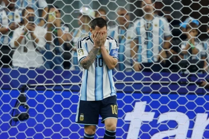 El delantero de Argentina Leo Messi tras fallar un penalti en el partido del Mundial 2026 entre Argentina y Austria, este lunes en Arlington, Texas.