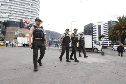 Se intensifican los controles policiales en sectores comerciales estratégicos para prevenir delitos.