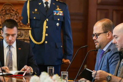 Las actuaciones de ministros como Reimberg y su declaración por el crimen de la activista Monika Silva o la reacción de Loffredo y el caso Las Malvinas han desgastado a Daniel Noboa.