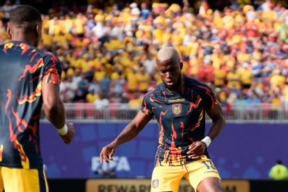 El delantero Enner Valencia (d) ha sido uno de los jugadores más criticados por su accionar en la selección.