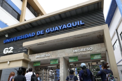 Fachada de la Universidad de Guayaquil.