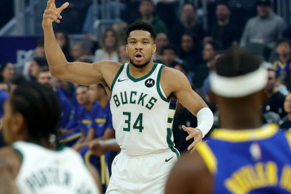 Fotografía de archivo del pasado 8 de enero en la que puede verse al jugador de Milwaukee Bucks Giannis Antetokounmpo, durante un partido