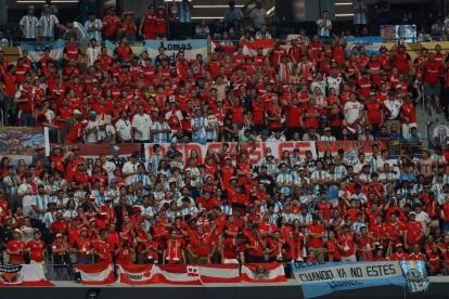 Mundial 2026: hinchas de Argentina y Austria comparten graderíos en un día de asistencia récord a estadios.