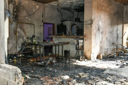 El incendio consumió gran parte de la vivienda de los adultos mayores en Chongón. Ambos permanecen hospitalizados con quemaduras de tercer grado.