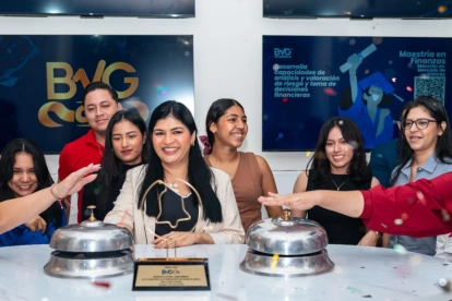 Personal de la Bolsa de Valores de Guayaquil promueve la educación financiera.