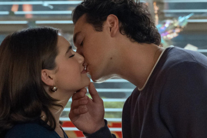 La primera temporada adaptó la historia de Hannah y Garrett, interpretados por Ella Bright y Belmont Cameli.