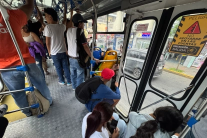 Unidades. Pese a que las unidades cuentan con ventilación y wifi, el pendiente es la falta de espacios para las personas con capacidades especiales.
