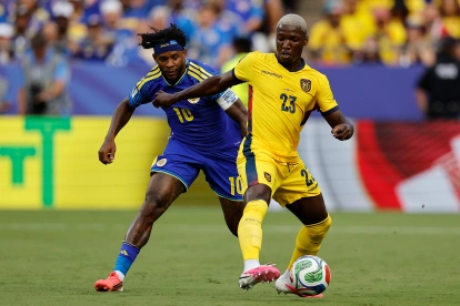 Moisés Caicedo (d) es el jugador más caro de Ecuador en el Mundial 2026.