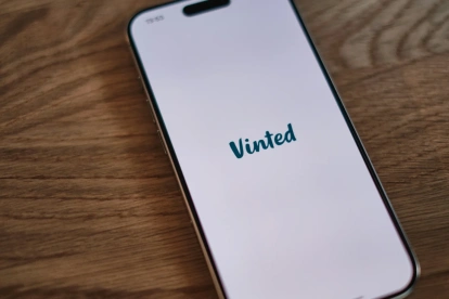 Vinted fue fundada en 2008 en Vilna, Lituania; aunque apenas en 2012, la plataforma lanzó su aplicación móvil