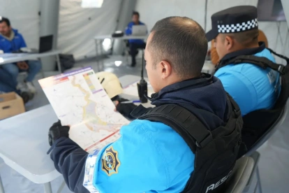 Instituciones municipales y organismos de emergencia coordinan acciones durante el simulacro nacional por riesgo volcánico en Quito.