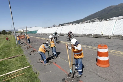 La intervención en el Parque Bicentenario avanza con fases A y B. Los trabajos generan preocupación entre los residentes y colectivos ciudadanos.