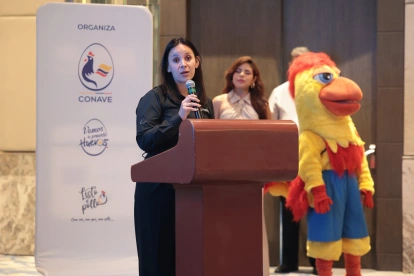 Diana Espín, directora ejecutiva de Conave, habla del Día Nacional del Pollo y de los olanes del sector.